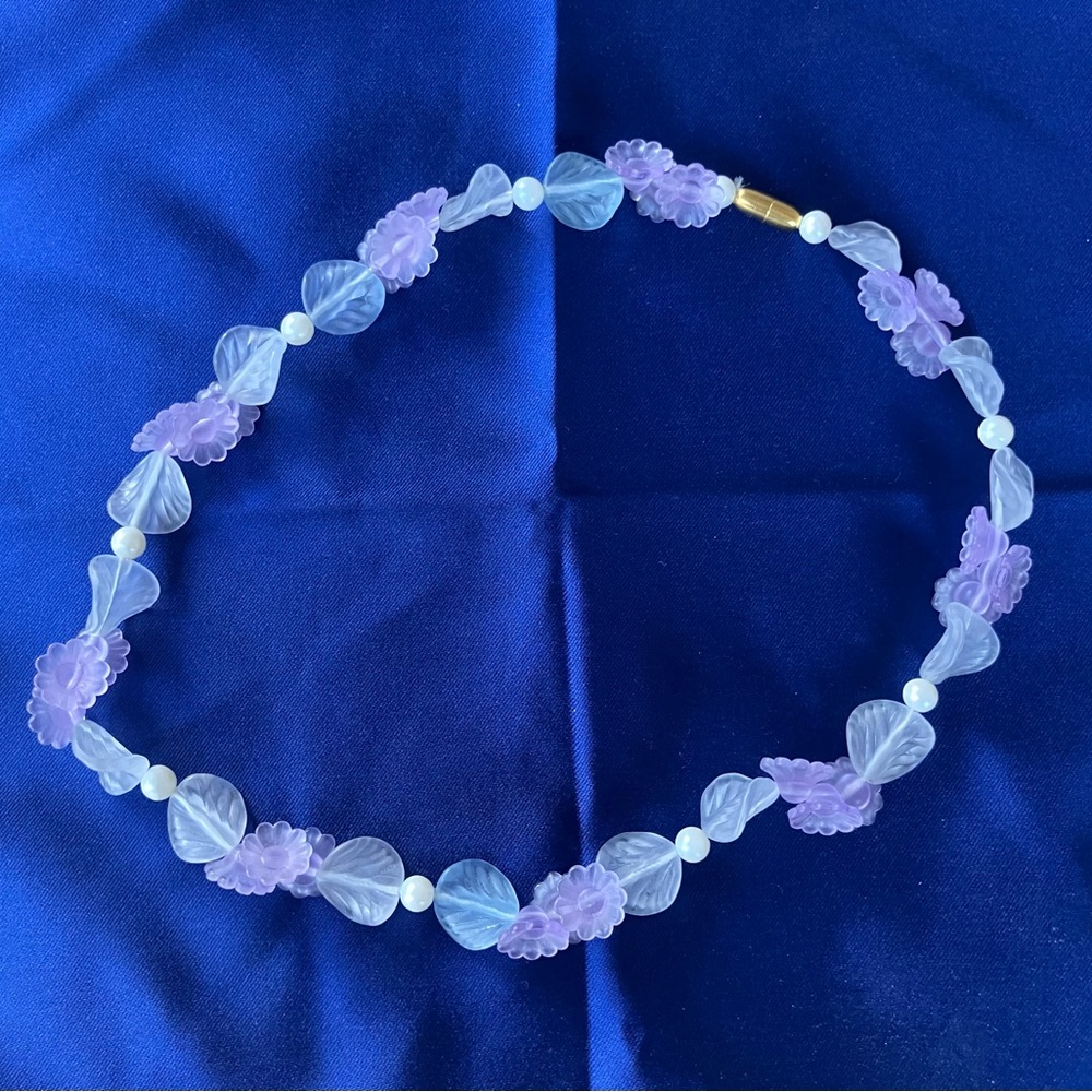 Vintage Avon Plastic Purple Blue Flowers Faux Pearls 18” Necklace